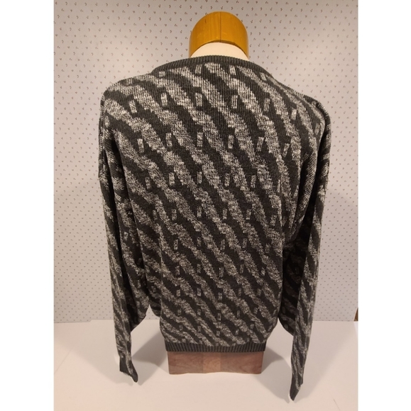 Sweater - Picture 4 of 4